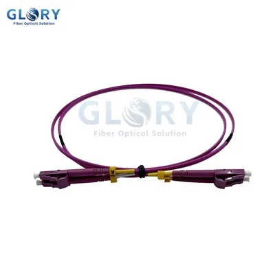 Cable de pegat de fibra OM4